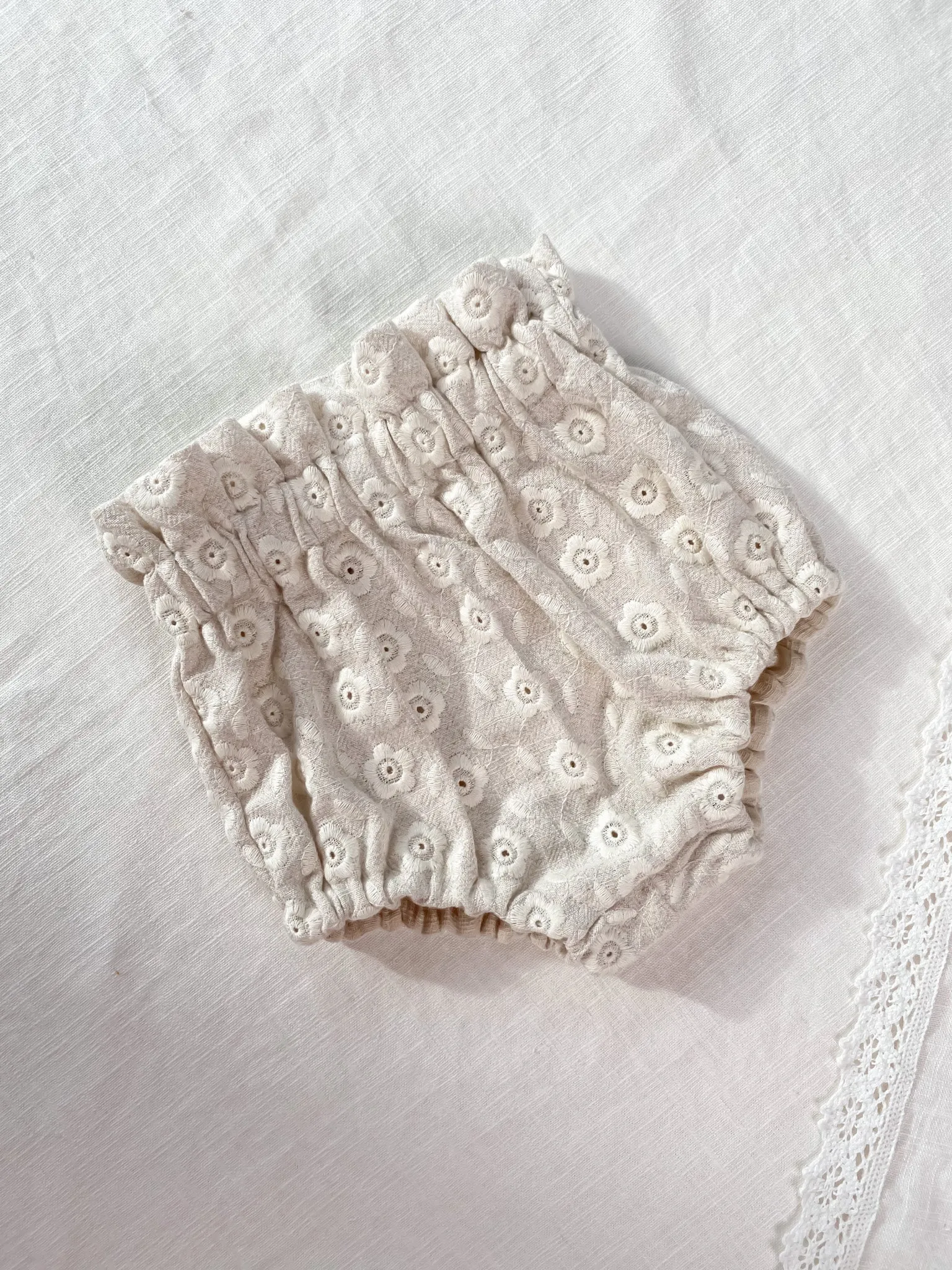 Bloomers / embroidered floral linen - ecru